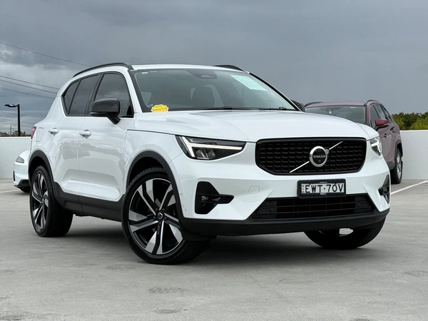 2022 Volvo Xc40 Ultimate B5 Dark AWD Automatic