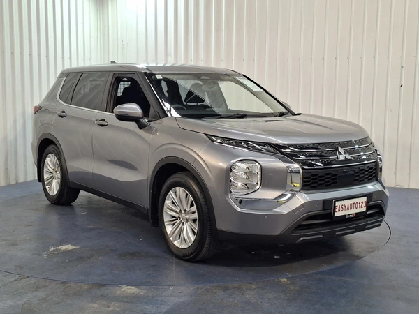 2023 Mitsubishi Outlander ES 2WD CVT Petrol