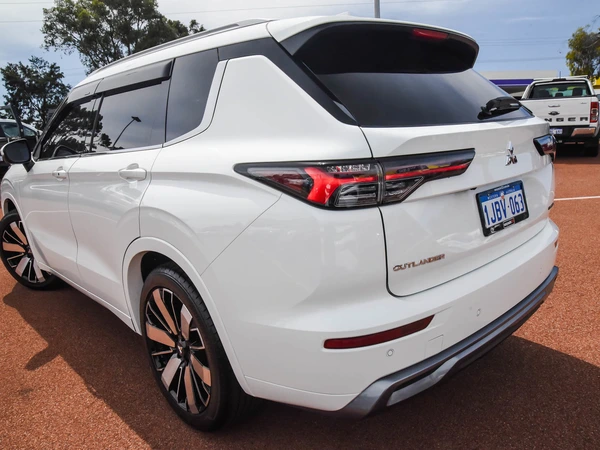 2025 Mitsubishi Outlander Exceed AWD Automatic