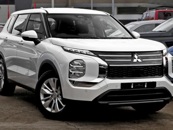 2026 Mitsubishi Outlander ES ZM Automatic