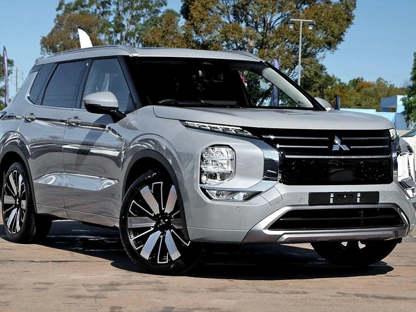 2025 Mitsubishi Outlander Exceed ZM 4WD 2.5L Petrol CVT Automatic 7-Seater