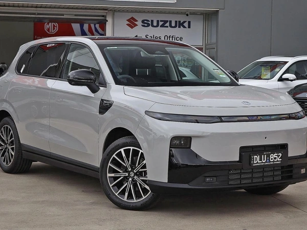 2026 Leapmotor B10 Design Hybrid Automatic RWD