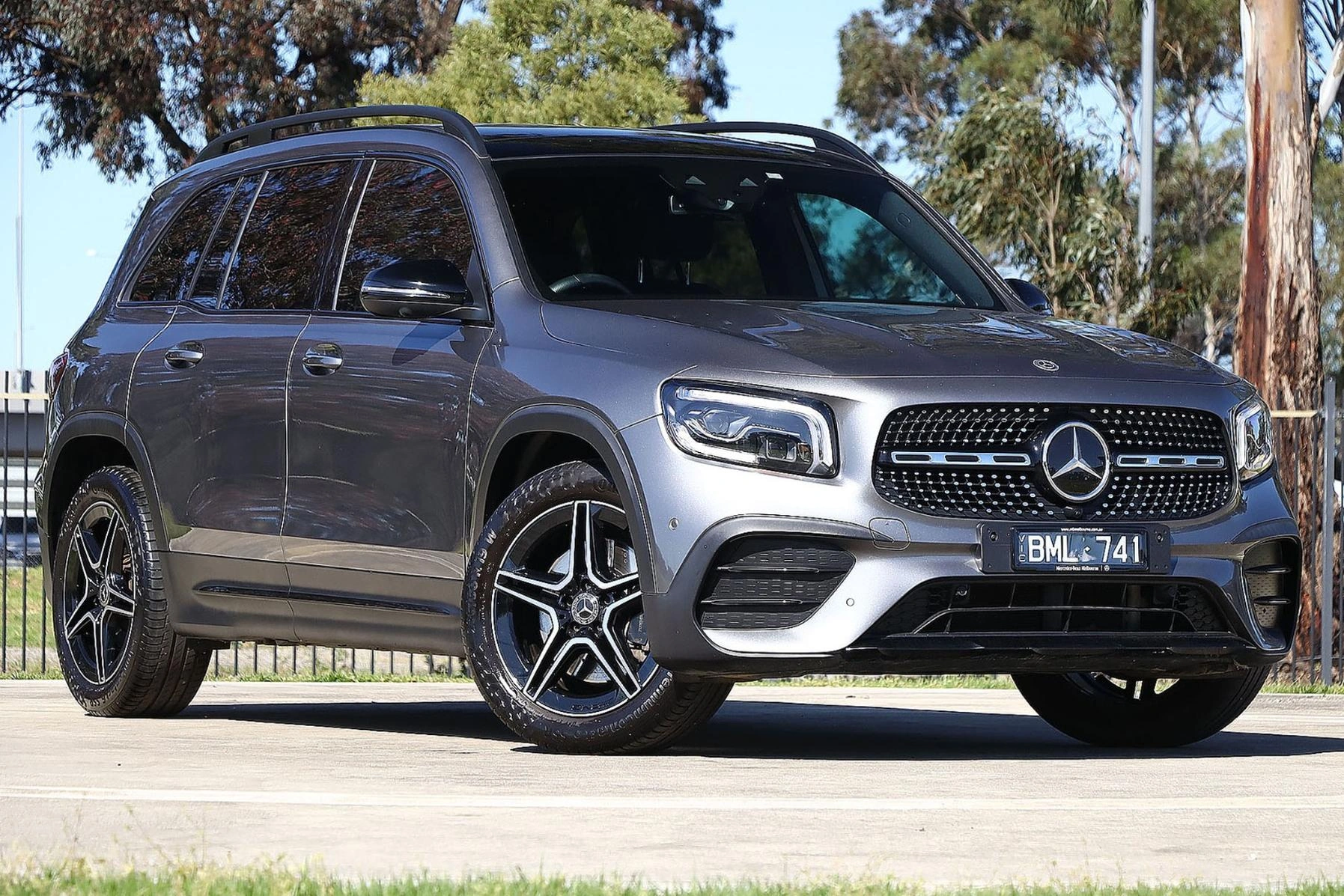 SUV