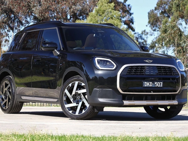 2024 Mini Countryman C Favoured Front Wheel Drive Automatic Sunroof