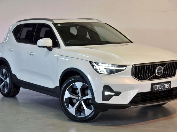 2022 Volvo XC40 Ultimate B4 Bright AWD Panoramic Sunroof Leather