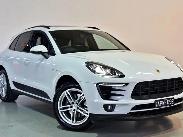 2017 Porsche Macan AWD Panoramic Sunroof Navigation