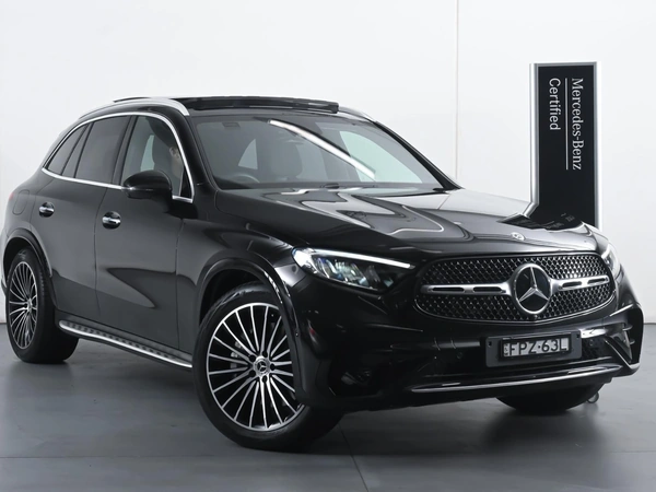 2025 Mercedes-Benz GLC300 AWD Panoramic Sunroof Heated Seats