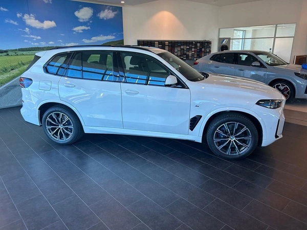 2025 BMW X5 M Sport AWD Panorama Glass Sunroof Heated Seats